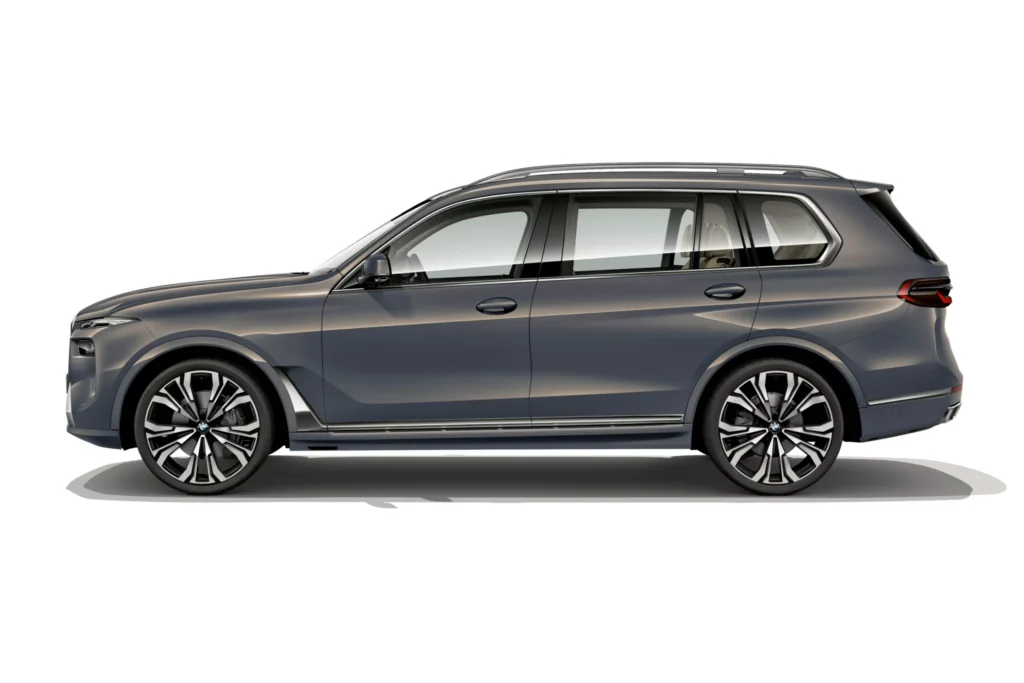 BMW X7 vs Range Rover Sport