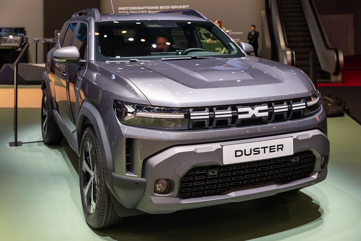Dacia Duster (same generation as the new Renault Duster) SUV, exterior photo 2