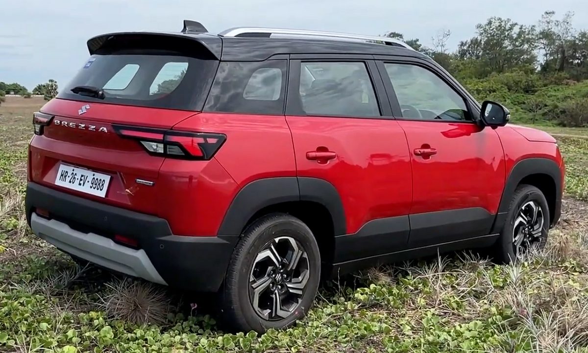 Maruti Suzuki Brezza compact SUV, exterior photo 3