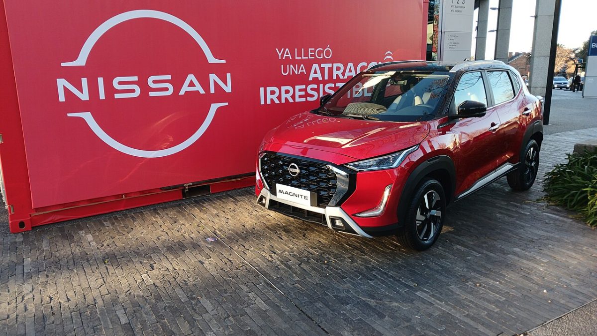 Nissan Magnite compact SUV, exterior photo 2