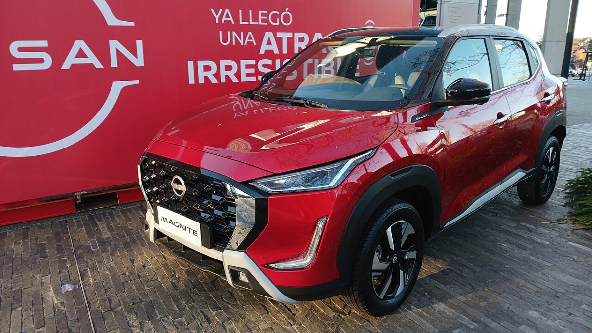 Nissan Magnite compact SUV, exterior photo 3