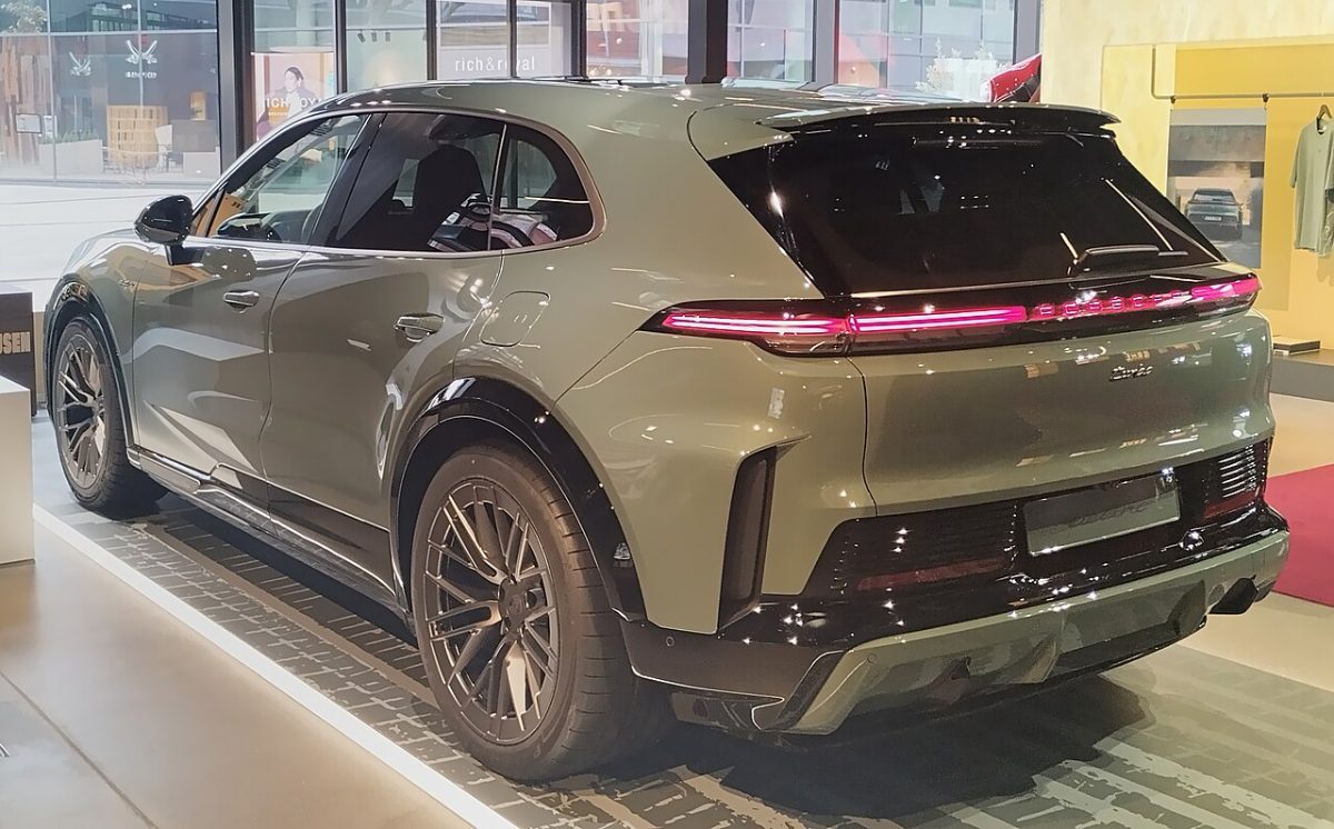 Porsche Cayenne Electric electric SUV, exterior photo 1