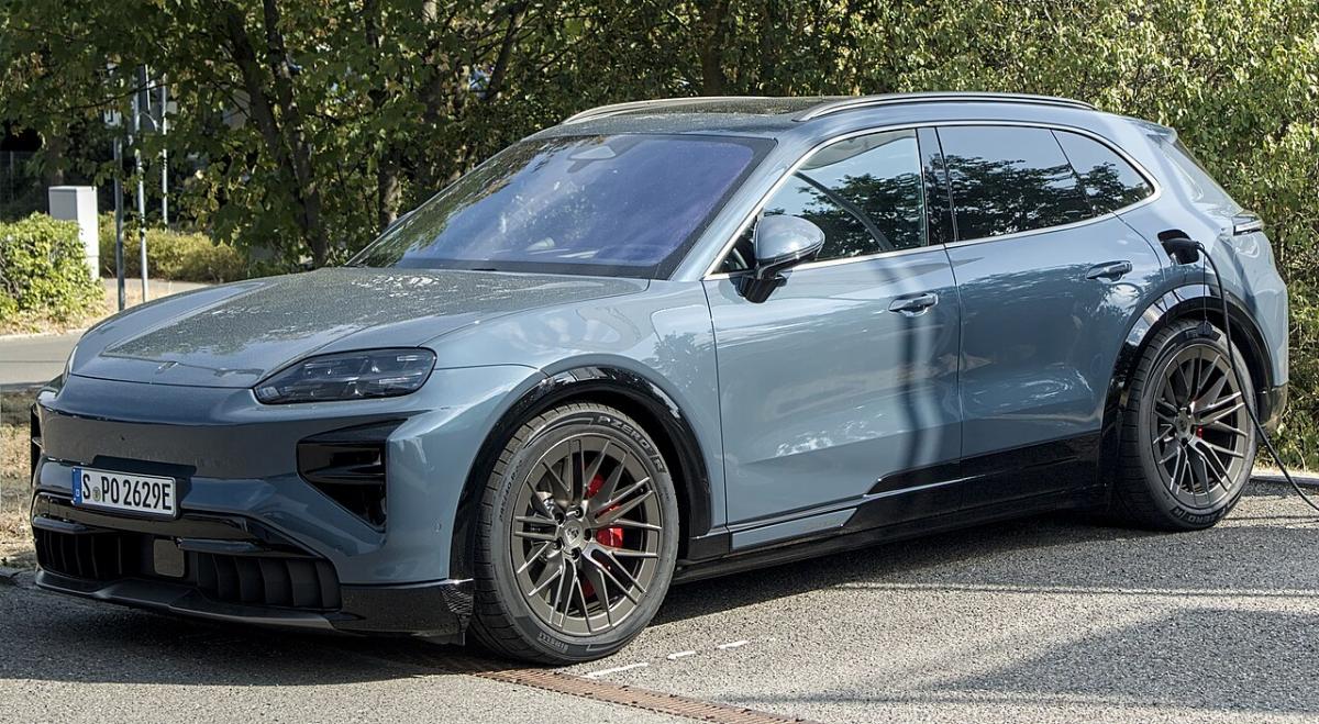 Porsche Cayenne Electric electric SUV, exterior photo 3