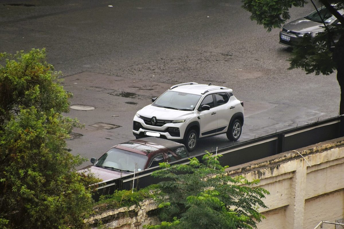 Renault Kiger compact SUV, exterior photo 2