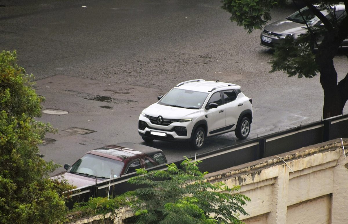 Renault Kiger compact SUV, exterior photo 3