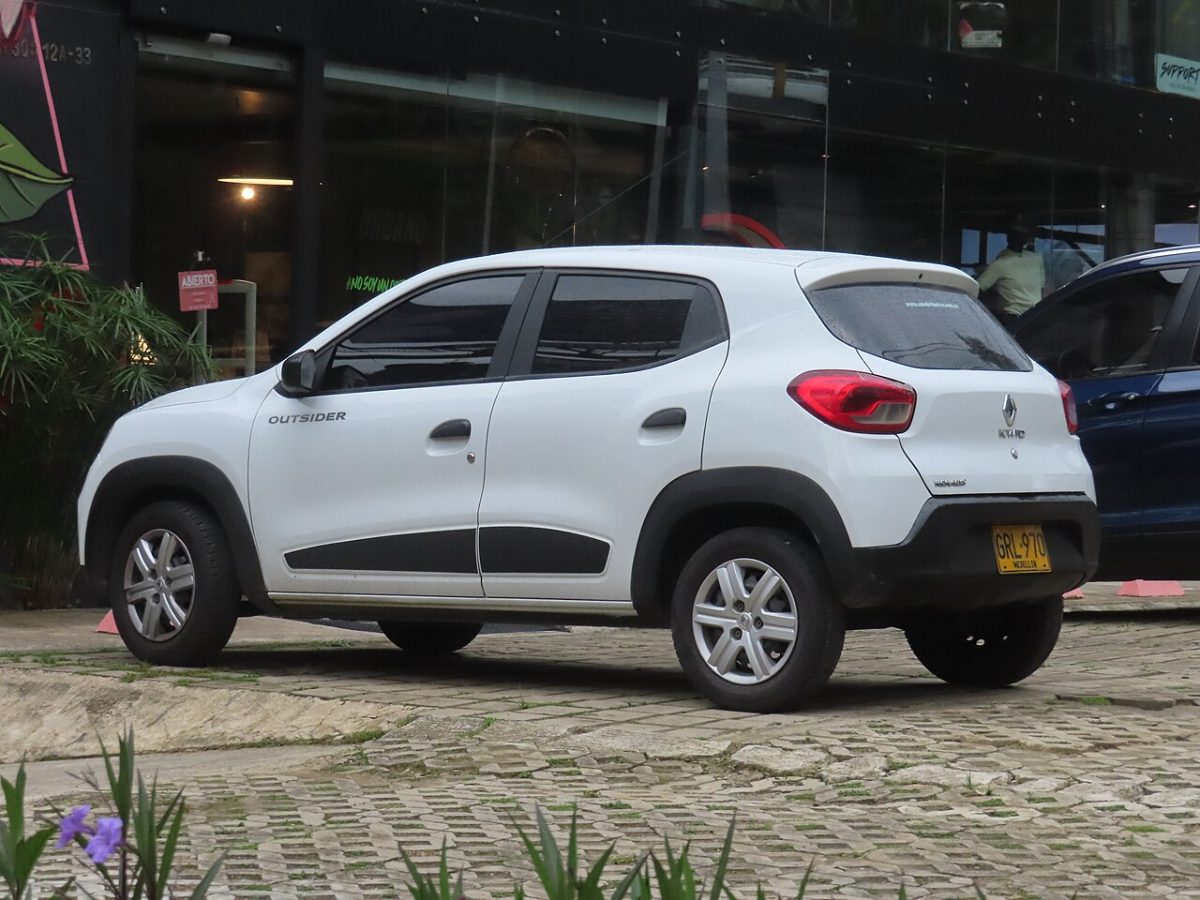 Renault Kwid hatchback, exterior photo 2
