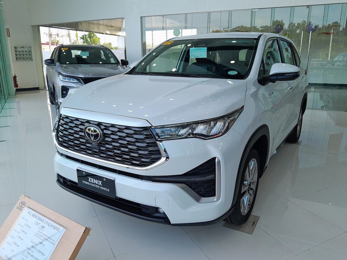 Toyota Kijang Innova Zenix (the Indonesian-market twin of the Innova Hycross) MPV, exterior photo 1