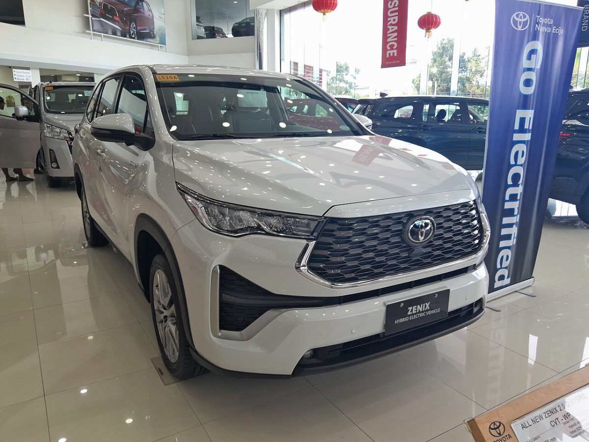 Toyota Kijang Innova Zenix (the Indonesian-market twin of the Innova Hycross) MPV, exterior photo 2