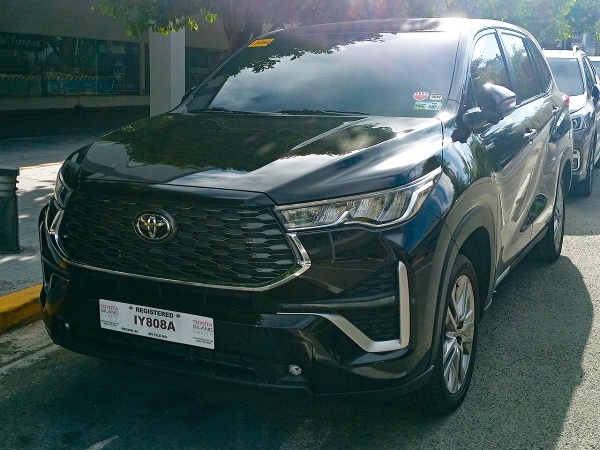 Toyota Kijang Innova Zenix (the Indonesian-market twin of the Innova Hycross) MPV, exterior photo 3